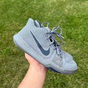 Nike Kyrie 3 (GS) Athletic Sneakers Gray Black Boys Size 7Y 859466-001